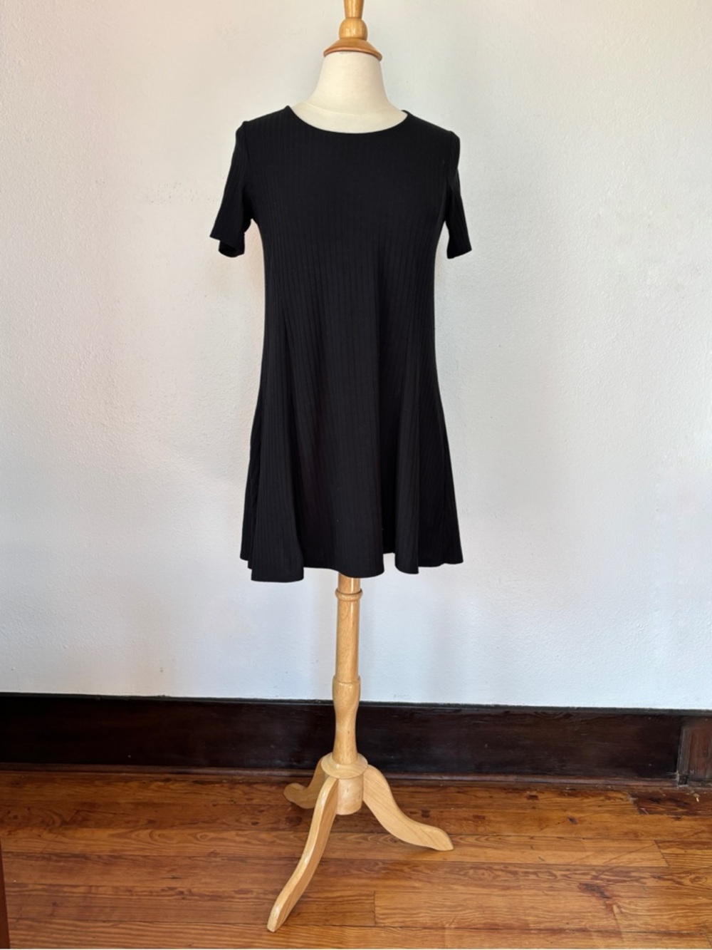 Solid Black Short Sleeve Open Back T-Shirt Dress